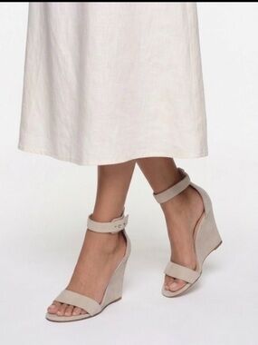 Hotel Particulier made in Italy Women's Cream Ankle-Strap Wedge Sandals